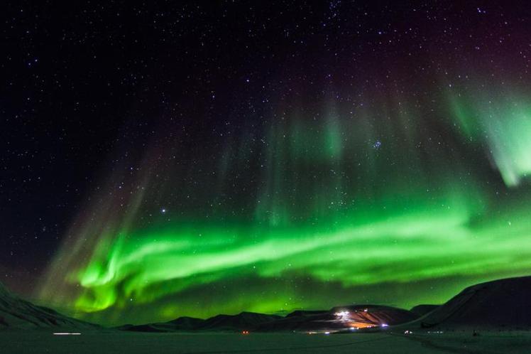 aurora-borealis-in-svalbard