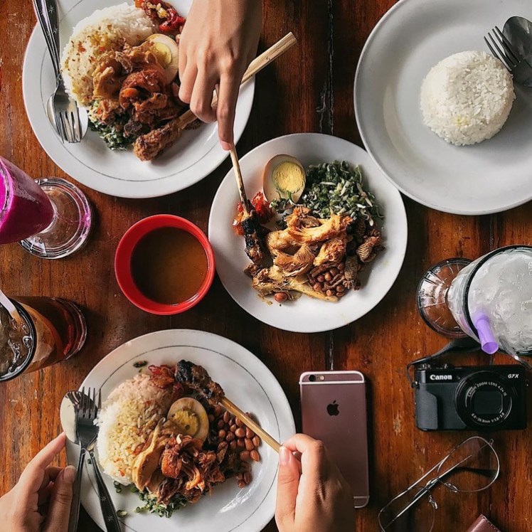 Nasi Ayam Kedewatan Ibu Mangku